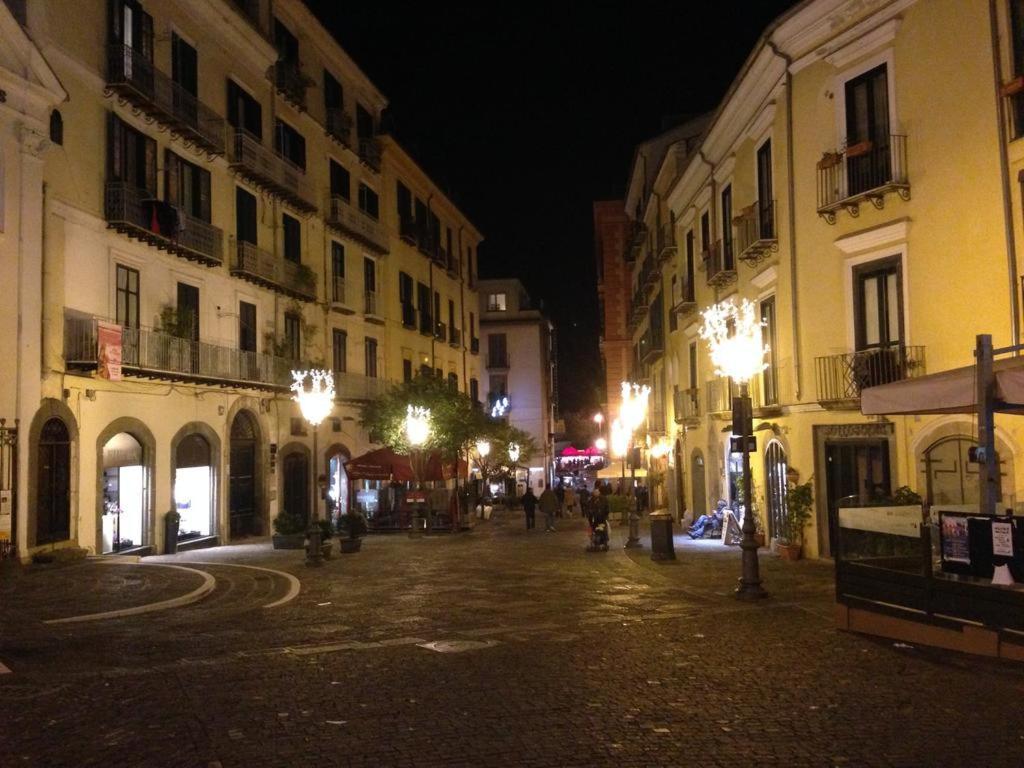 ホテル Zelzar Salerno Centro エクステリア 写真